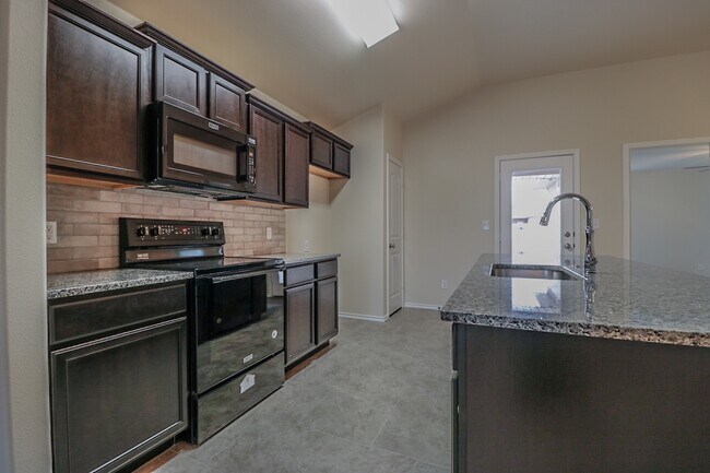 Building Photo - 3bed/2bath Available Now!