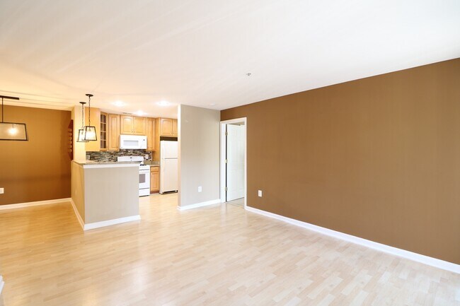 Building Photo - Spacious 2BD/2BA Condo with Balcony in Fountain Hills!