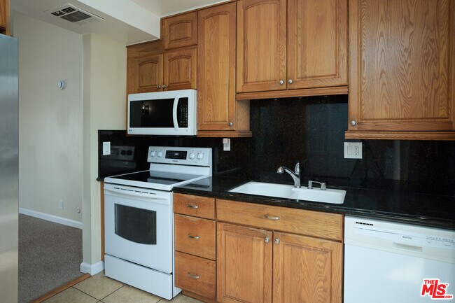 Building Photo - 5045 Maytime Ln