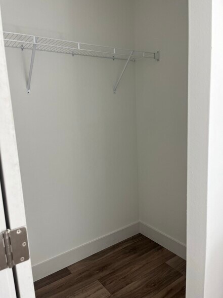 Building Photo - 800 Woodland Trl