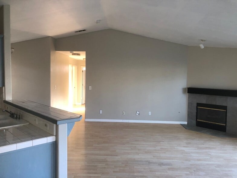 Living Room + hallway - 1634 Fir Dr