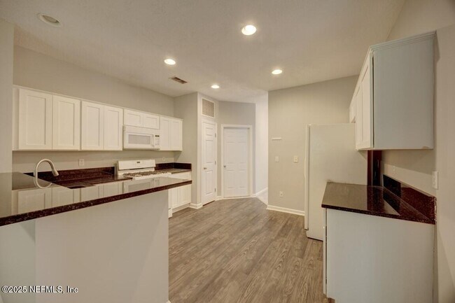 Building Photo - 14014 Summer Breeze Dr