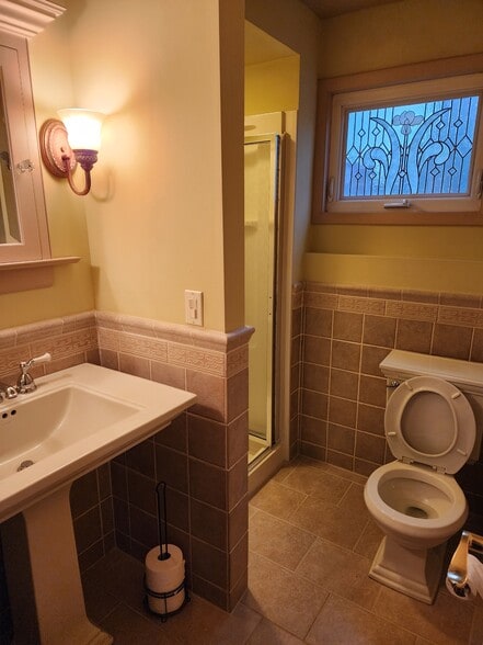 2 bathroom with walk in shower - 20311 Village Green Dr