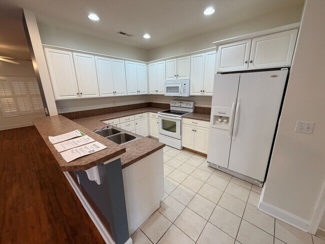 Building Photo - Charming 3-Bedroom Home in The Preserve at Oak Ridge – Resort-Style Amenities!
