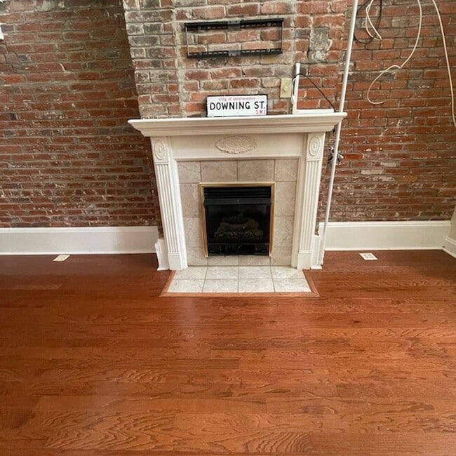 Building Photo - Logan/Shaw - Spacious 3 Bedroom, Two Bath Apartment