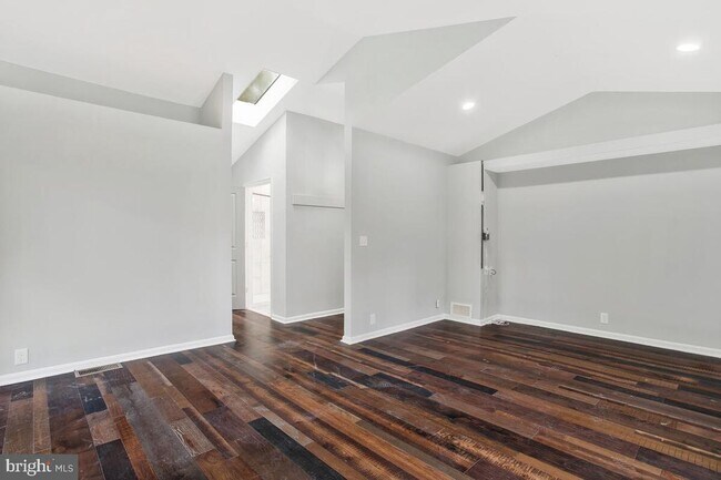 Building Photo - 509 Denham Rd