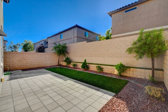 Building Photo - Gorgeous 4 Bedroom, 2 Story Home in SW/Mou...