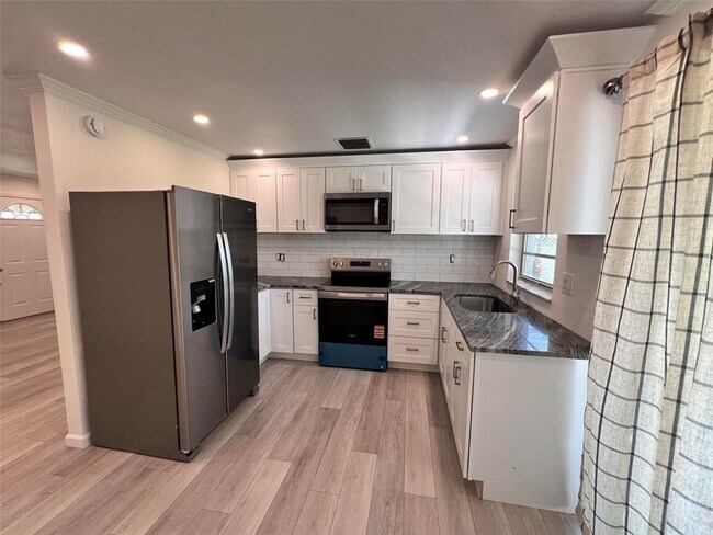Building Photo - 3339 Van Nuys Loop