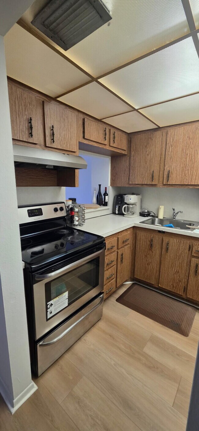 Building Photo - 7900 Camino Cir
