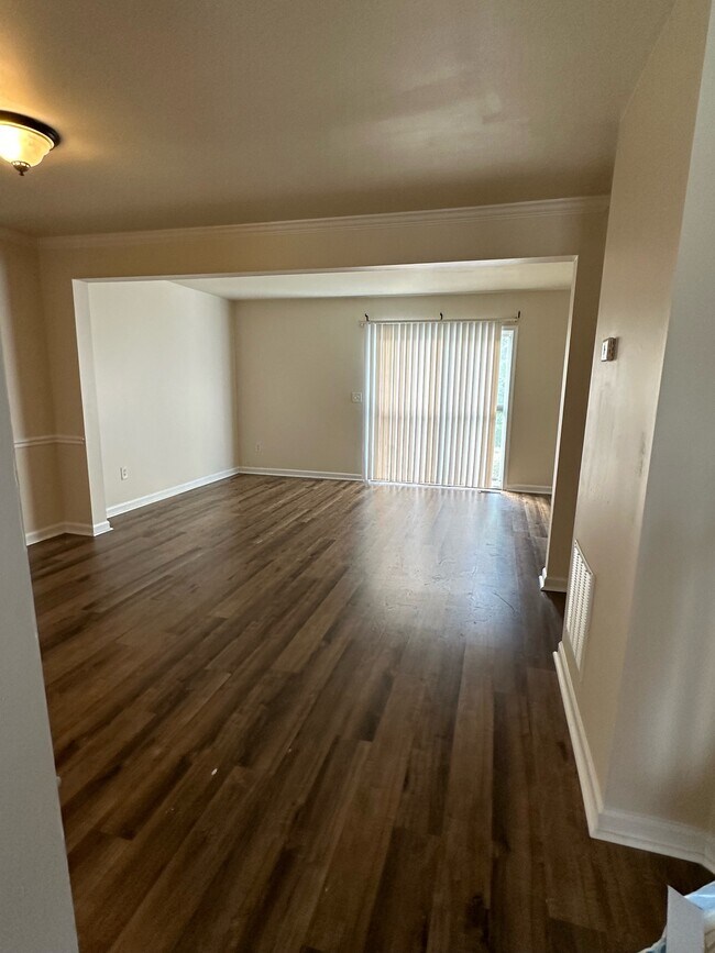 Building Photo - 803 Marquette Dr