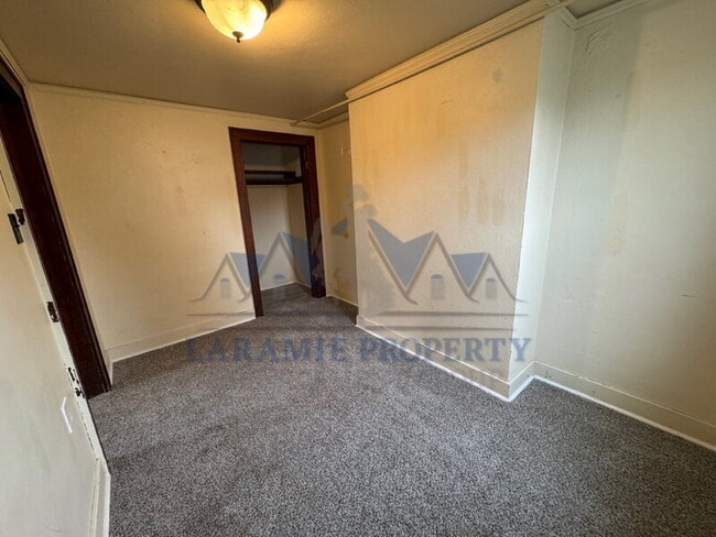 Building Photo - 511 1/2 Lewis St