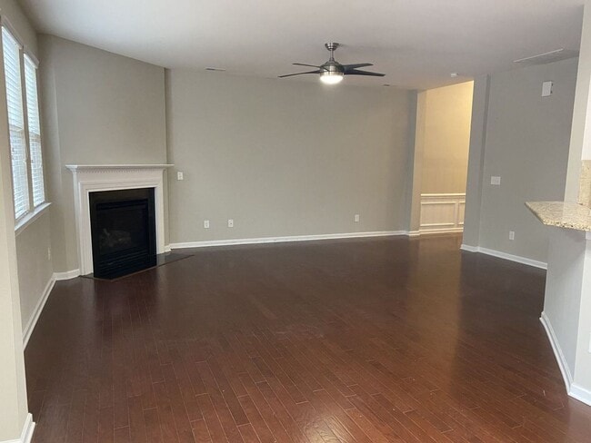 Building Photo - Great 2 Story 3 Bedroom Townhome in Stone ...