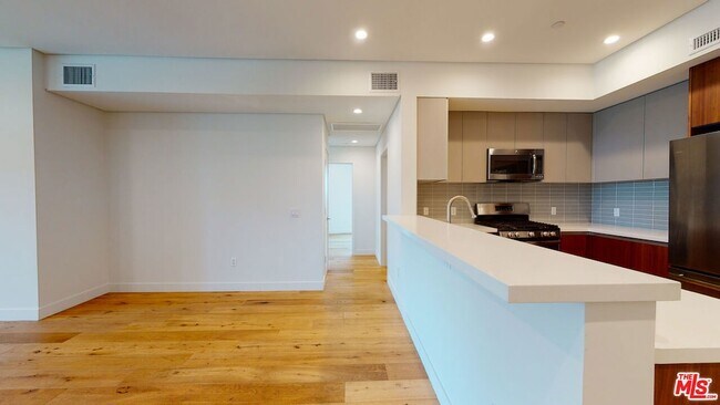 Building Photo - 938 Orange Grove Ave