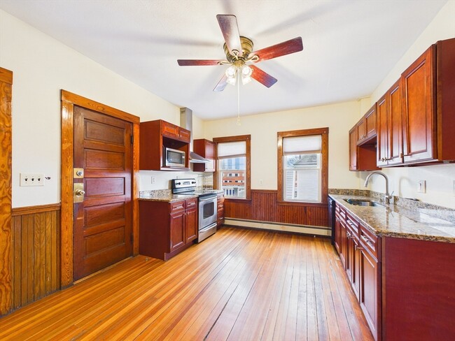 Building Photo - 5-7 Hoyle St