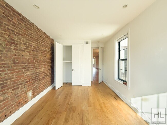 Building Photo - EASTERN PARKWAY / Remarkable Renovated 4-Bed 3-Bath in Prime Crown Heights