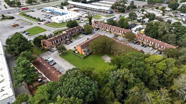 Building Photo - 2421 Julie Ct