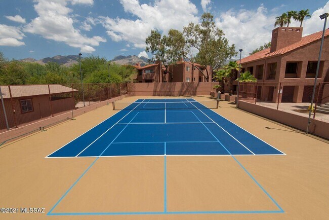 Building Photo - 5051 N Sabino Canyon Rd