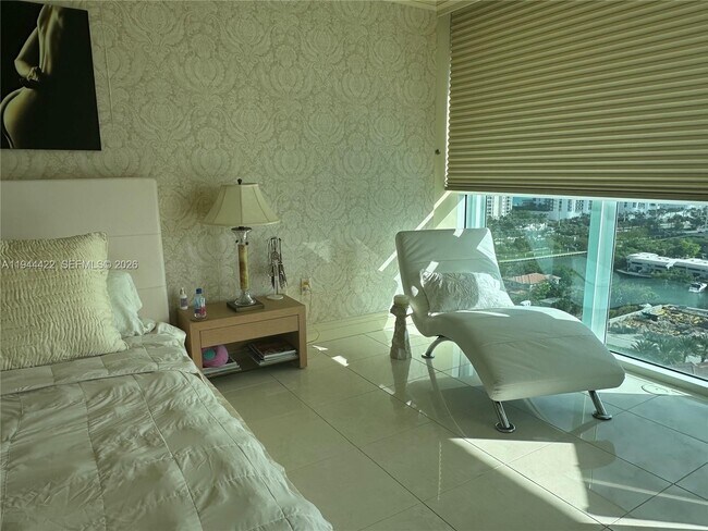 Building Photo - 16500 Collins Ave