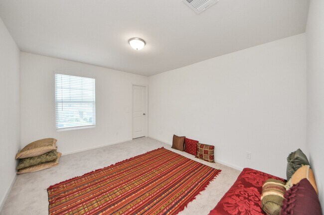 Building Photo - 4830 Highland Spgs Dr