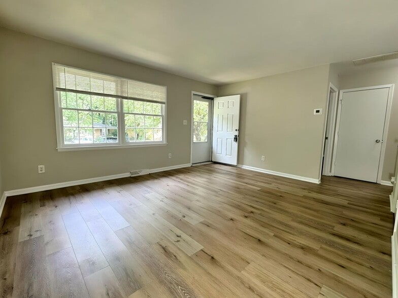 Building Photo - 4626 Highlake Dr