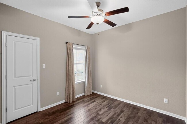 Building Photo - 104 Cartwheel Bend