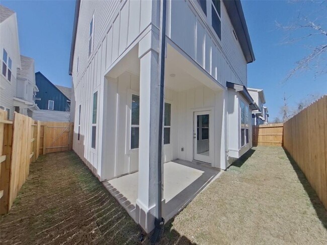 Building Photo - 9835 Willow Creek Commerce Dr