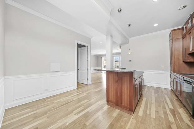 Building Photo - 5010 W Lawrence Ave