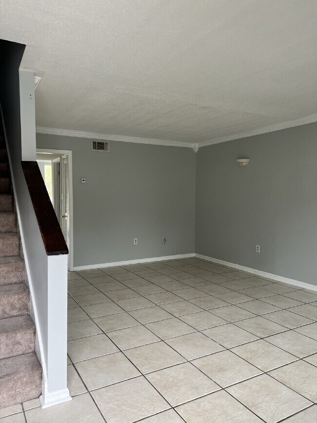 Building Photo - Townhome for Rent