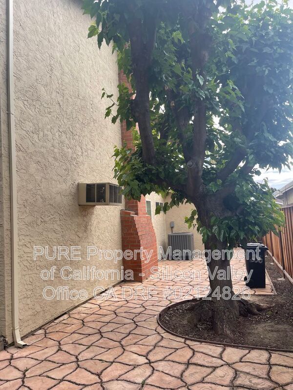 Building Photo - 6361 Pearlroth Dr
