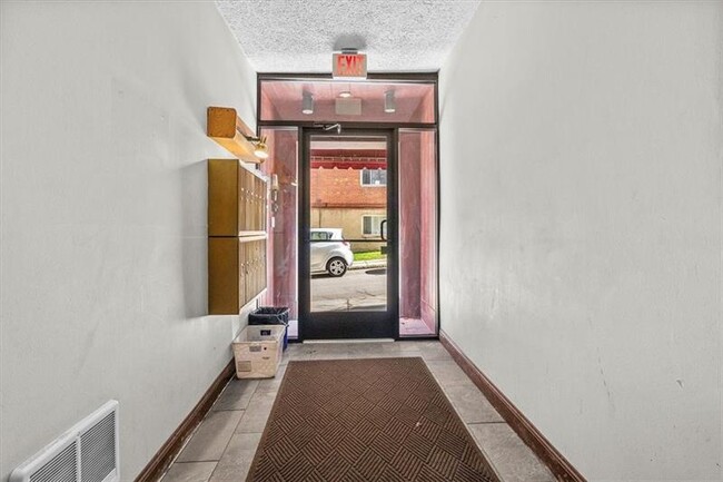 Building Photo - 5523 Ellsworth Ave