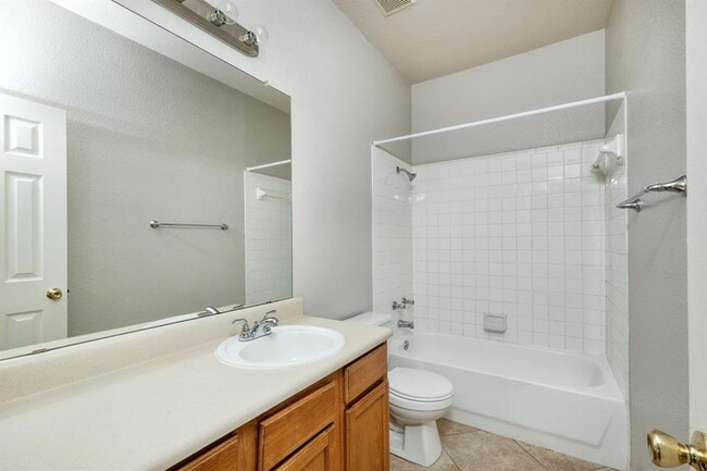 Building Photo - 2826 Southampton Way