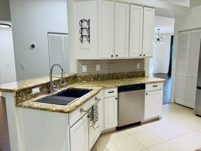 Building Photo - 11479 SW Glengarry Ct