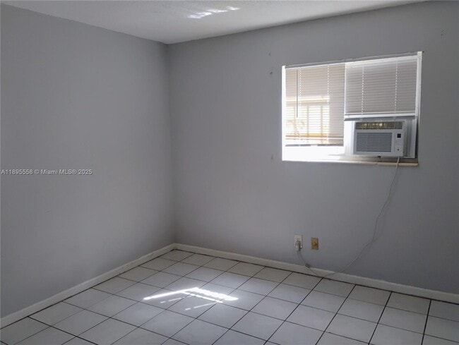 Building Photo - 2040 Funston St