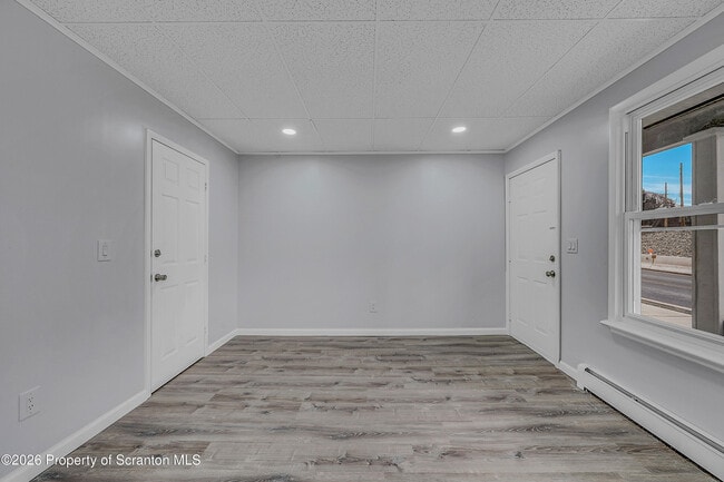 Building Photo - 8 Green Ridge St