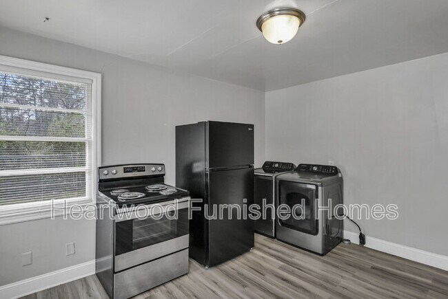 Building Photo - 3300 Margrave Rd