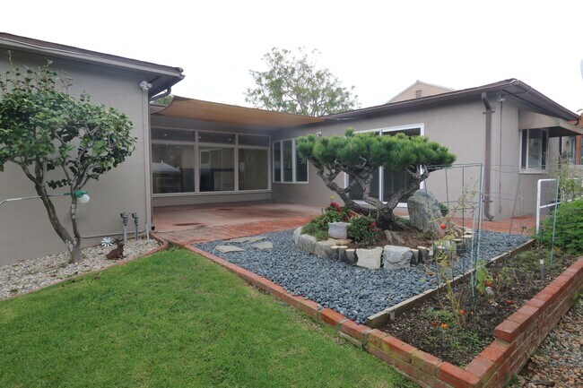 Building Photo - Westchester Home in Kentwood Neighborhood