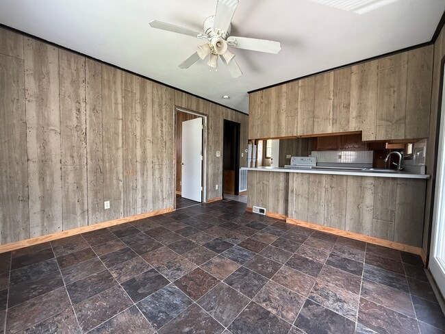 Building Photo - 308 Poplar St