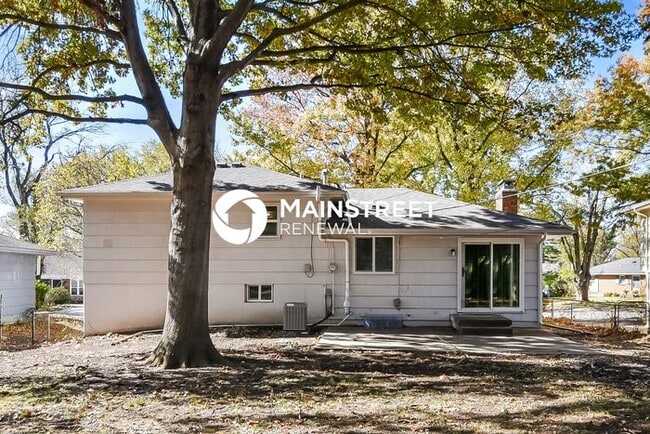 Building Photo - 3 Bedroom Pet-Friendly Home in Kansas City, MO with Main Street Renewal
