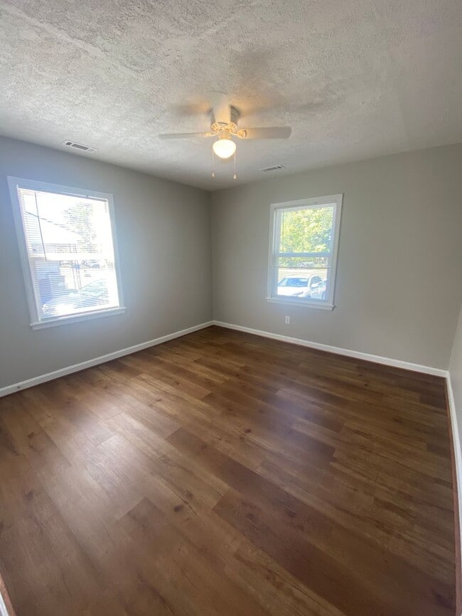 Building Photo - 52 Pelham Heights