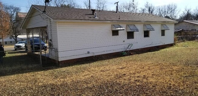 Building Photo - 708 HILL