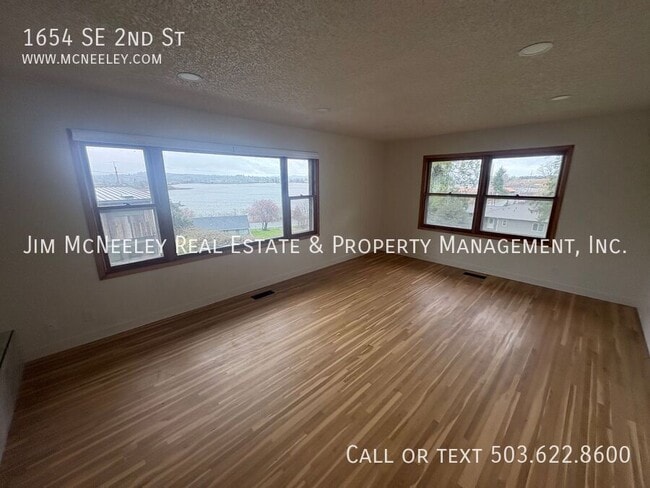 Building Photo - 1654 SE 2nd St