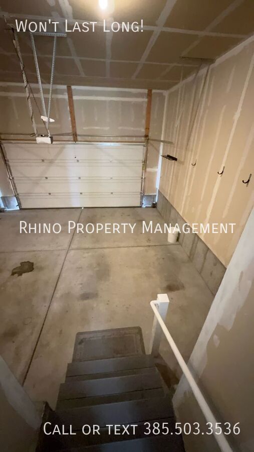 Building Photo - 927 Wahlen Way