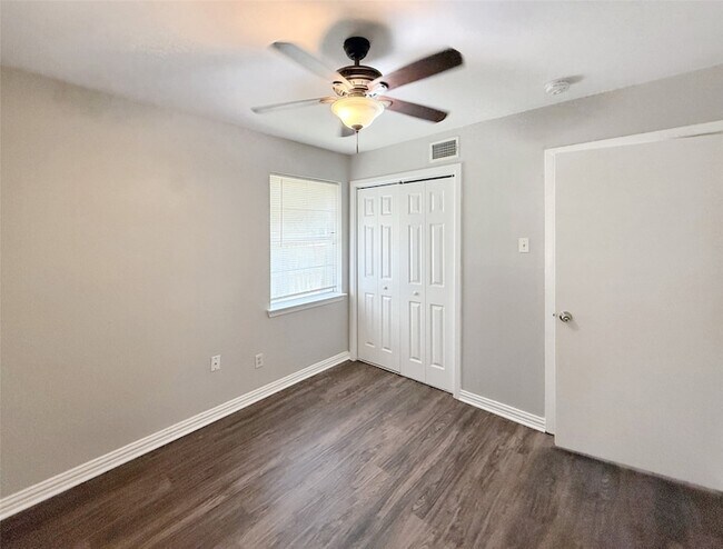 Building Photo - 3533 Antilles Dr