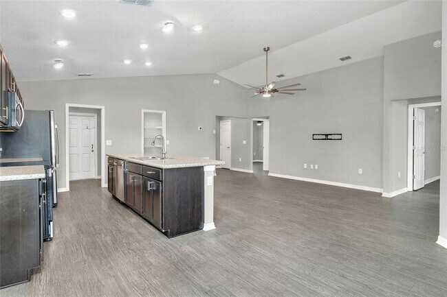 Building Photo - 1092 Zion Dr