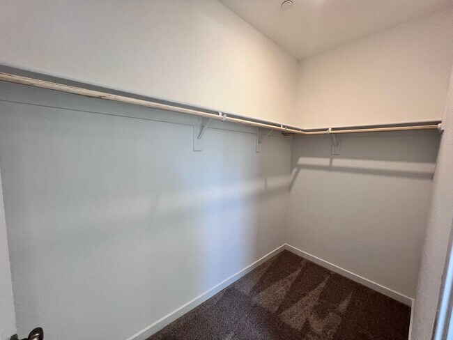 Building Photo - $2,595 Fowler & Dakota, 4 Bedroom 2 Bathro...
