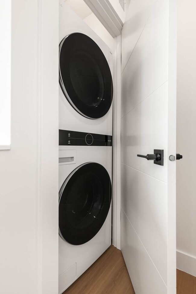 Building Photo - 106 6th St South