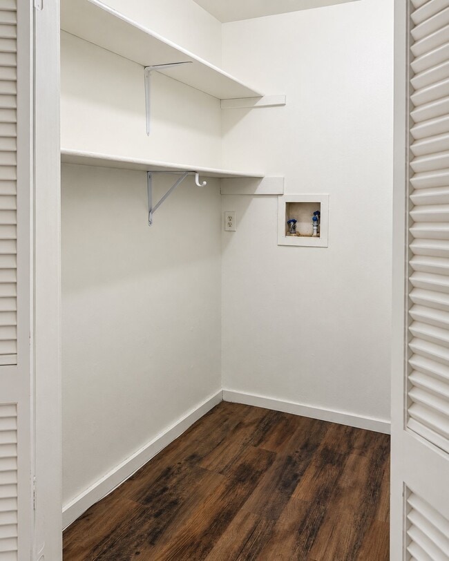 Building Photo - 2603 Lazy Lake Dr