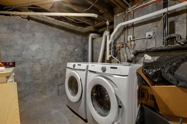 Building Photo - 1136 N Washington St