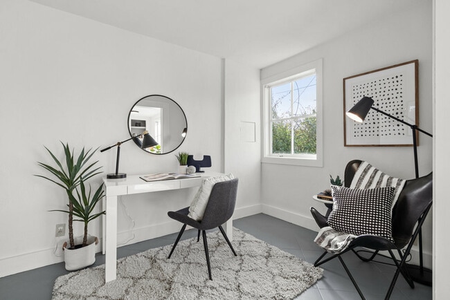 Building Photo - 724 Teresita Blvd