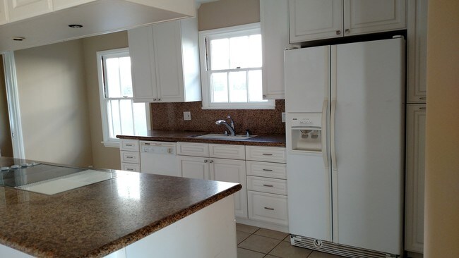 Kitchen - 5835 Tellefson Rd